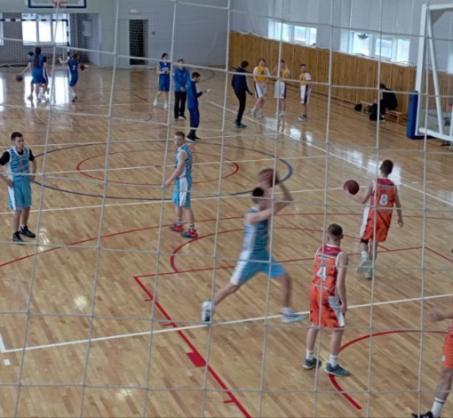 Артемовские баскетболисты (в синем) не оставили шансов на победу ни одной команде Восточного дивизиона.