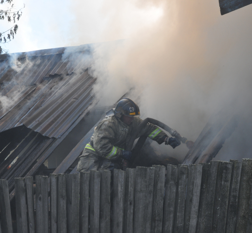 Пожары в жилом секторе случаются очень часто. Порой после них остается лишь пепелище. 