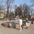 В Артемовском фонтан готовят к летнему сезону