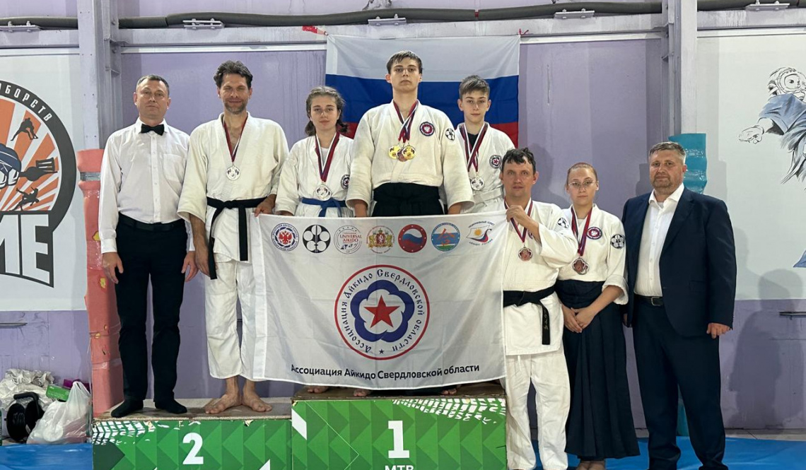 Бронза - у нашего Виктора Попова. За медали боролись спортсмены со всей страны