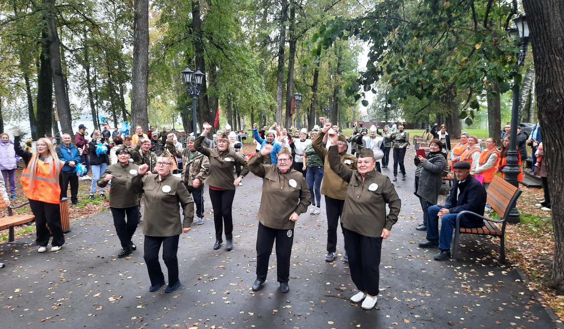 Теплая встреча у &quot;Костра дружбы&quot;