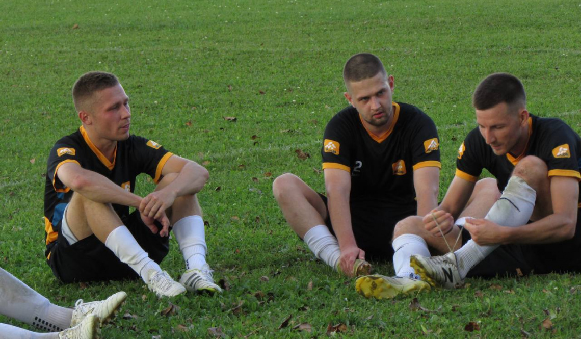 Автогол за автоголом! Артемовская команда проиграла очередной матч в чемпионате области