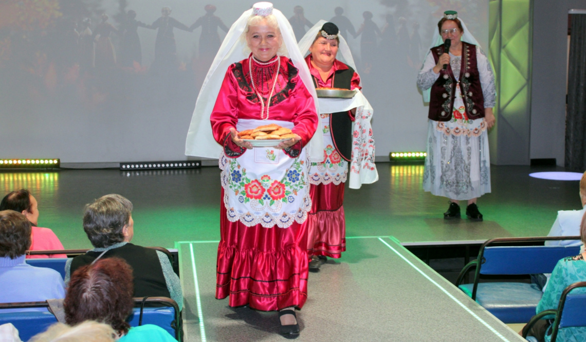 "Осенние фантазии" от артемовских пенсионеров