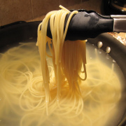 Люблю я макароны! Но умеете ли вы их готовить правильно? Предлагаем проверить себя!