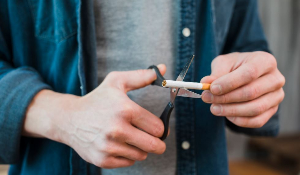 Врач-психиатр: "Курение не помогает снять стресс, а усугубляет его"