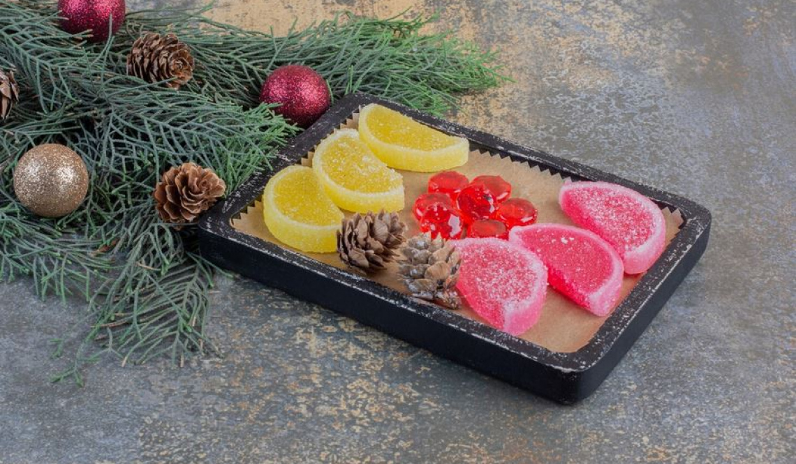 Санитарные врачи рассказали артемовцам о том, на что обратить внимание при выборе сладкого подарка