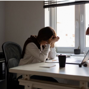 Уральский психиатр рассказал, как сохранить душевное равновесие, если ты свою работу любишь, а она тебя — нет