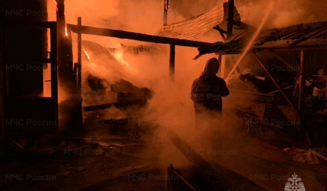 Пожар погубил недостроенный дом в Буланаше