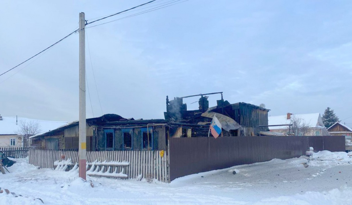 Семье погорельцев с Буланаша нужна помощь. Пламя сгубило дом воина, погибшего на СВО