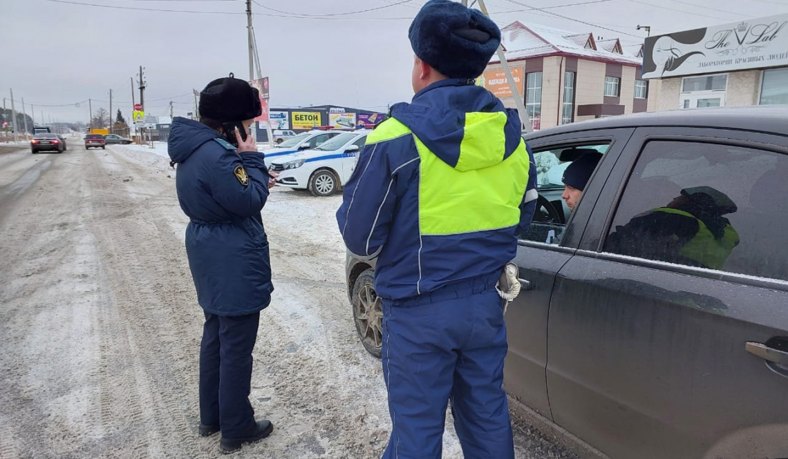 Сотрудники ГИБДД Артемовского проводят рейды и марафон в каникулы