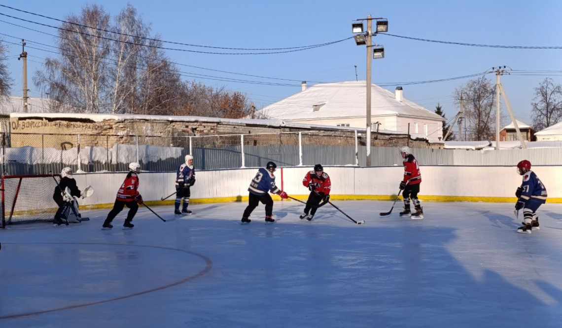 Буллиты дважды и победа алапаевцев. Турнир по хоккею прошел в Артемовском