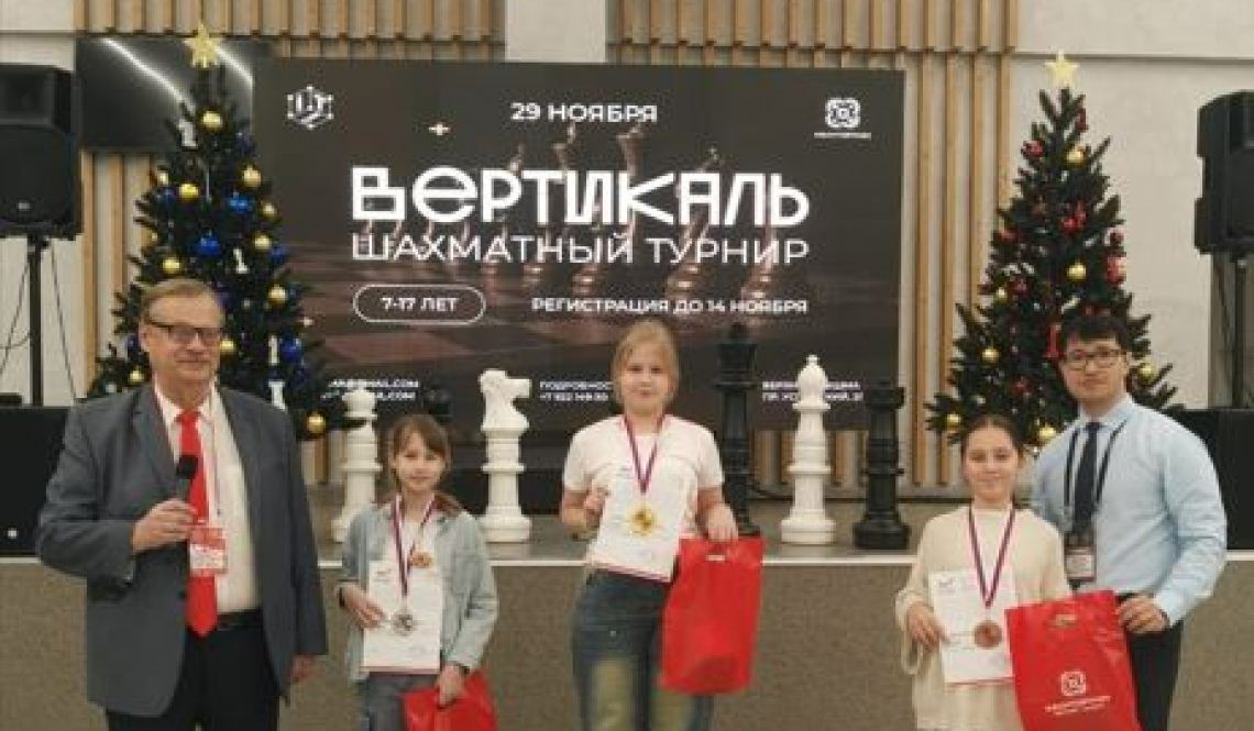 Тишина в зале и буря на досках. Артемовские шахматисты побеждают в турнирах на выездах и дома