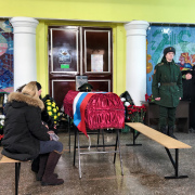 «Год его искали». В Буланаше простились с воином Егором Кучкильдиным