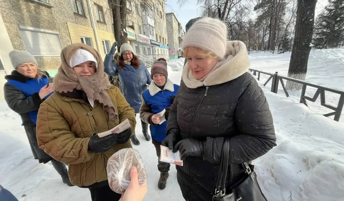 Школьники напомнили артемовцам о подвиге Ленинграда “блокадным” хлебом
