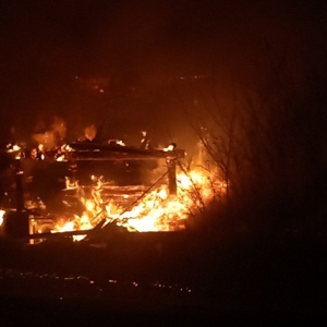 В артемовском поселке Сосновый Бор сгорел дом семьи председателя территориального управления Елены Королевой