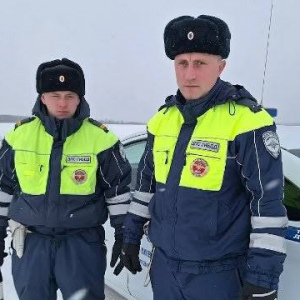 Экипаж ДПС оказал известному свердловскому триатлонисту Сергею Дементьеву помощь на трассе