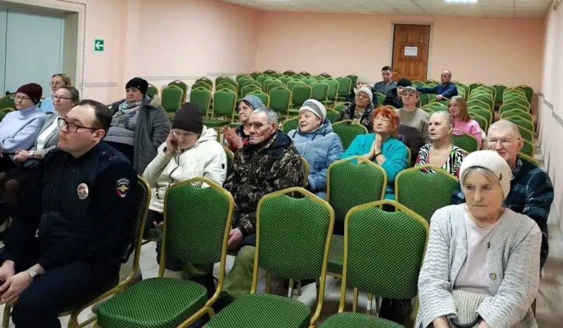 "Жалоб от населения не поступало". В Шогринском отчет властей прошел тихо-мирно