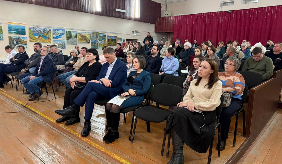 На дороги, свет и детскую площадку. В Сосновом Бору прошел отчет главы ТУ