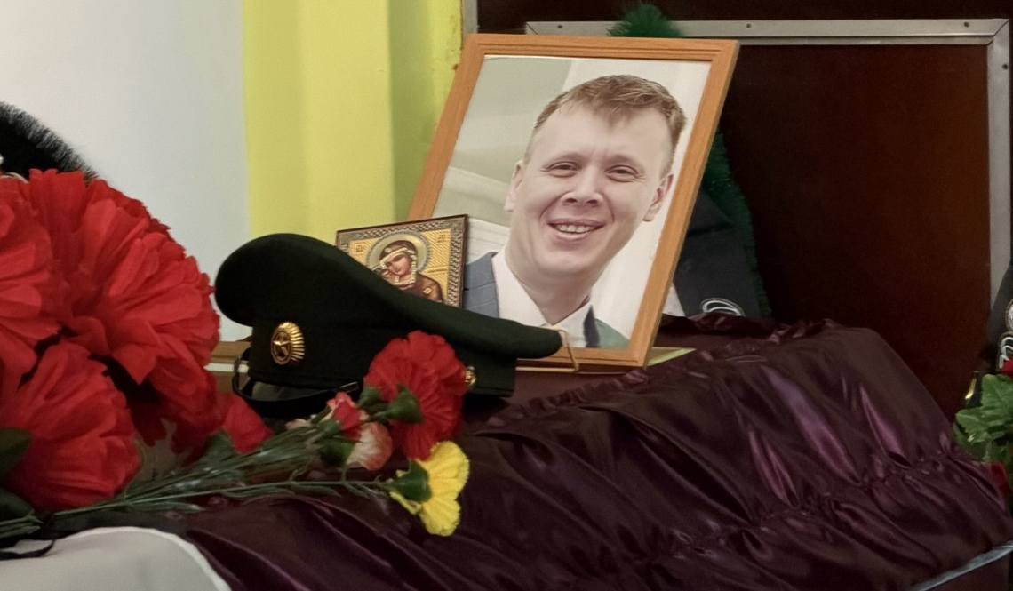 «Возил гуманитарку, а потом и сам стал воином». Буланашцы проводили в последний путь Егора Евдокимова