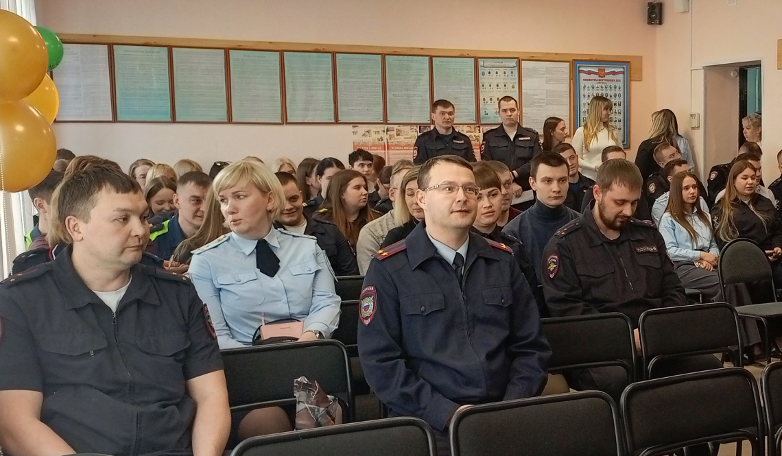 Сотрудников отдела МВД