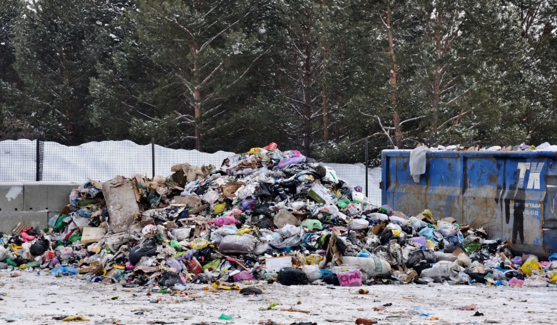 "Требуем прокурорскую проверку!" В Артемовском районе начала работать мусороперегрузочная станция, но что с ней не так