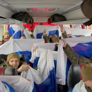 «Россия, мы едем, мы дома. Ура!» Шестеро жителей Свердловской области вернулись из плена