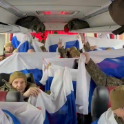 «Россия, мы едем, мы дома. Ура!» Шестеро жителей Свердловской области вернулись из плена