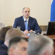 Денис Паслер поручил главам взять под личный контроль уборку снега в муниципалитетах