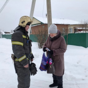 Отопление, кровли и проводку. Пожарные Артемовского проверяют частный сектор