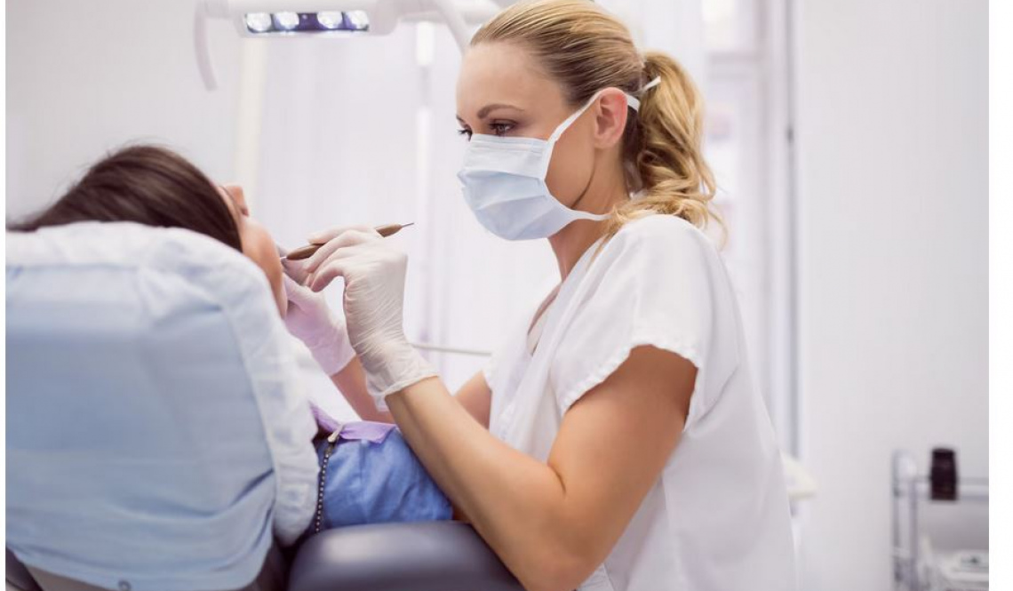 Боитесь стоматолога? Сохранить зубы красивыми и реже обращаться к врачу поможет профилактика