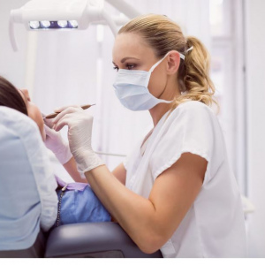 Боитесь стоматолога? Сохранить зубы красивыми и реже обращаться к врачу поможет профилактика