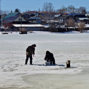 «Рыбаки сидят до последнего!» Рейды у водоемов проводят сотрудники МЧС, полиции и ГО и ЧС