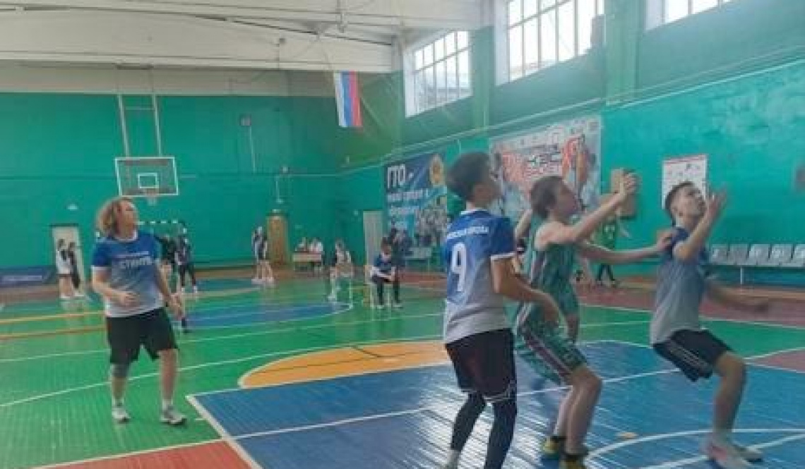 Парни из школы № 12 поедут на областной финал Школьной баскетбольной лиги