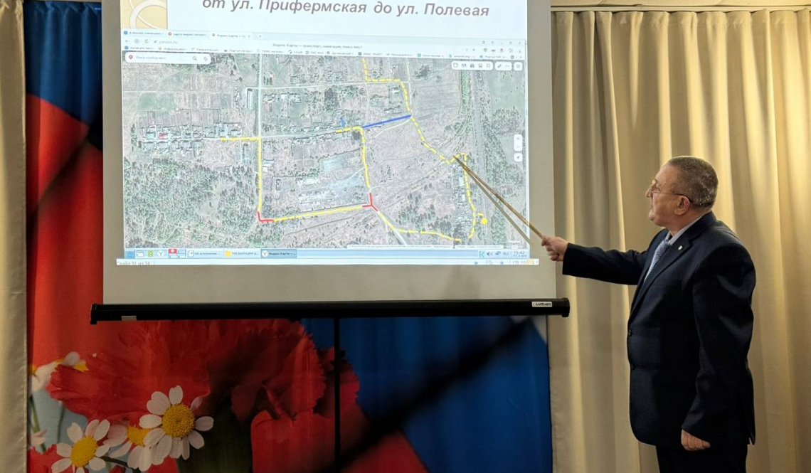 В Незевае ждут газ, асфальт и подрезку памятных тополей