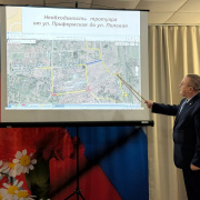 В Незевае ждут газ, асфальт и подрезку памятных тополей