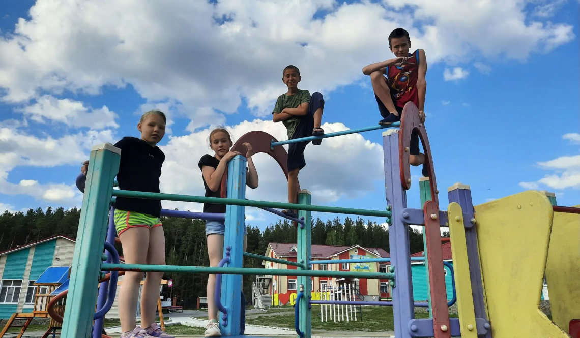 Мамы артемовских школьников, готовимся к летним каникулам! С 1 апреля открывается запись в лагеря