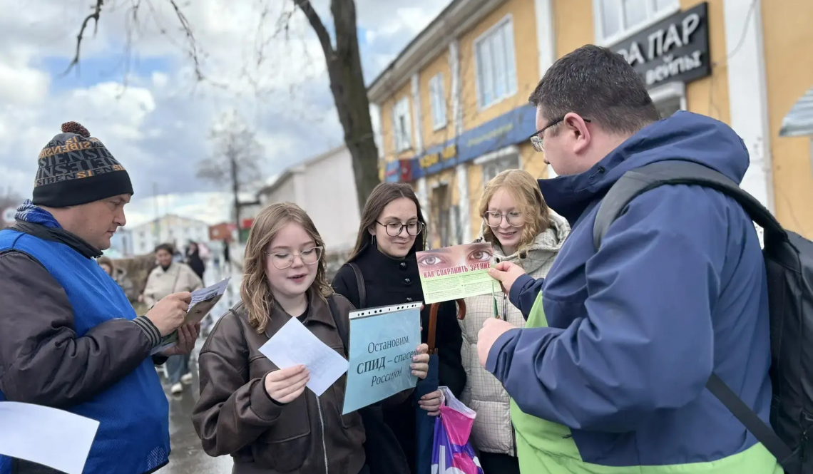 Вместе за здоровый образ жизни! Волонтеры агитировали за него на улицах Артемовского