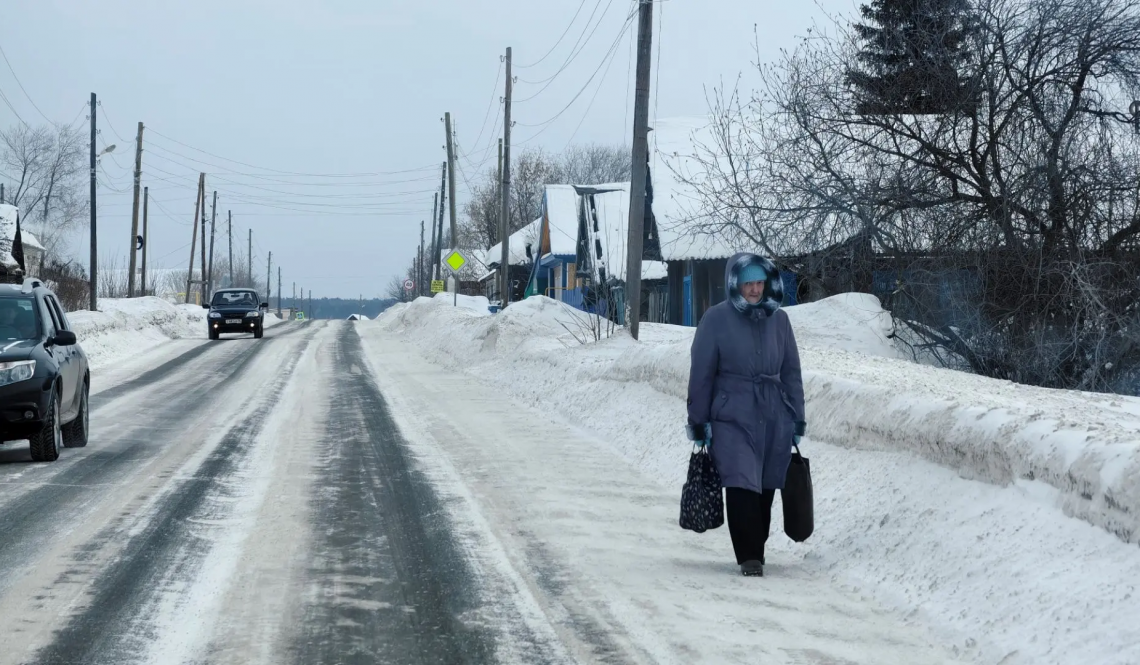«Мы, как бурлаки, за хлебом потащимся». Жители Покровского остались без магазинов у дома