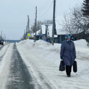 «Мы, как бурлаки, за хлебом потащимся». Жители Покровского остались без магазинов у дома