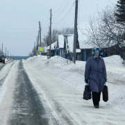 «Мы, как бурлаки, за хлебом потащимся». Жители Покровского остались без магазинов у дома