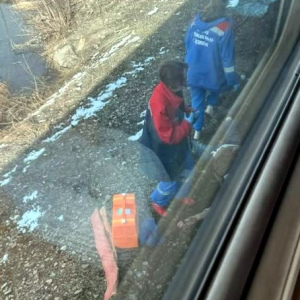 На ж/д переезде в Артемовском пожилой мужчина попал под поезд