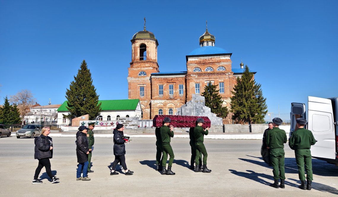 «Он был одним из нас». Не приедет больше Максим Цветков в родное Покровское