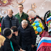 «Он был образцом во всем!» Воина Сашу Воронова провожали земляки в Покровском