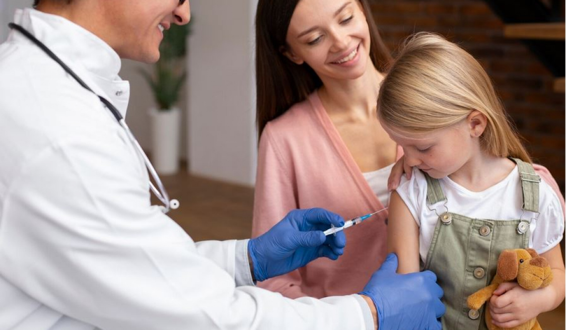Прививка ребенку: делать или нет? Специалисты отвечают на вопросы