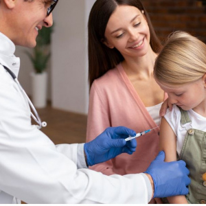 Прививка ребенку: делать или нет? Специалисты отвечают на вопросы