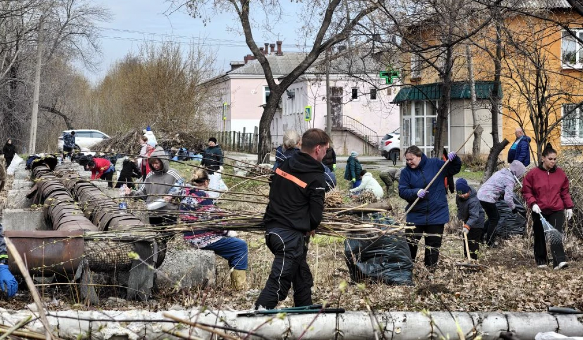 Результат радует! На субботнике прибрали большой участок на ул. Свободы в Артемовском
