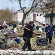 Результат радует! На субботнике прибрали большой участок на ул. Свободы в Артемовском