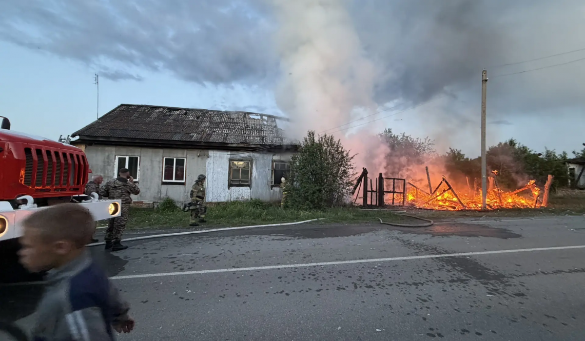 Большой пожар тушили в Мироново