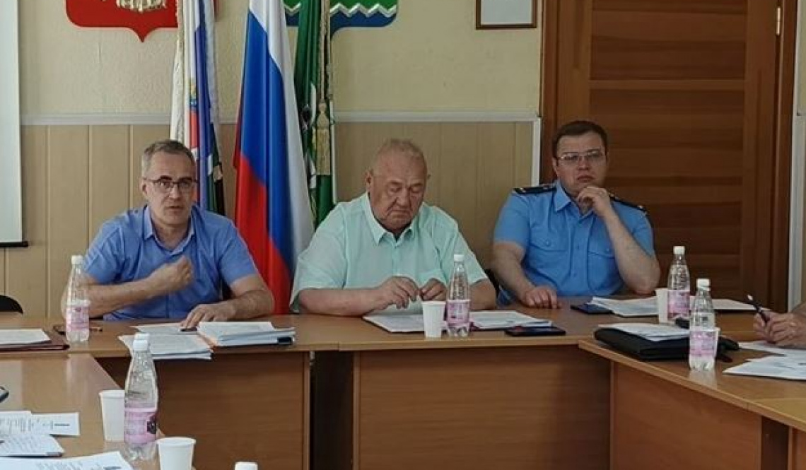 Глава Артемовского представил отчет работы за год  