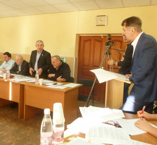 Депутаты Думы долго "пытали" заместителя главы Александра Миронова, но ответы получили не на все вопросы, которые прозвучали на заседании.